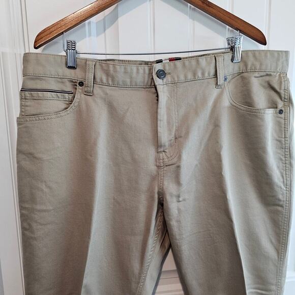 Tommy Hilfiger Pants Mens Size 40X30 Tan Trousers Preppy Academia Khakis Resort - Picture 3 of 9